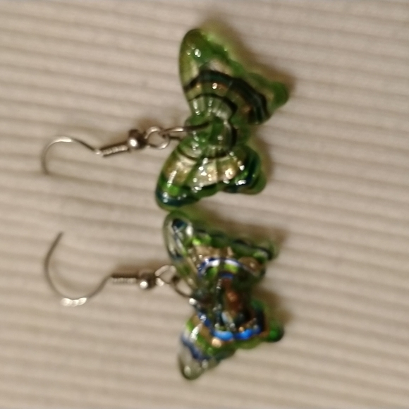 - 🦋Gorgeous new handcrafted glass butterfly necklace and earring set🌸 - Picture 5 of 8